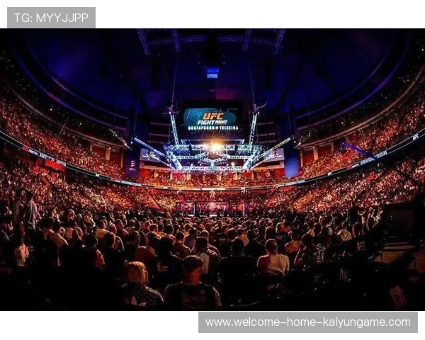 UFC激战！拳手血战到底，满脸鲜血的英雄瞬间点燃赛场热血